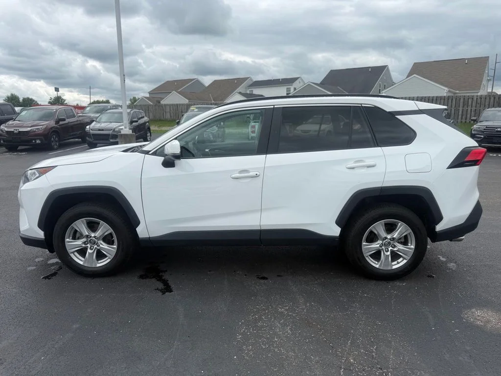 Used 2019 White Toyota XLE image 6
