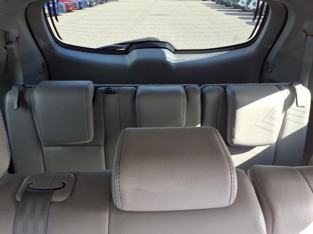 Used 2018 Silver Toyota XLE image 16