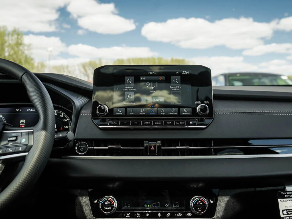 2025 Mitsubishi Outlander Plug-in Hybrid SE - Photo 16