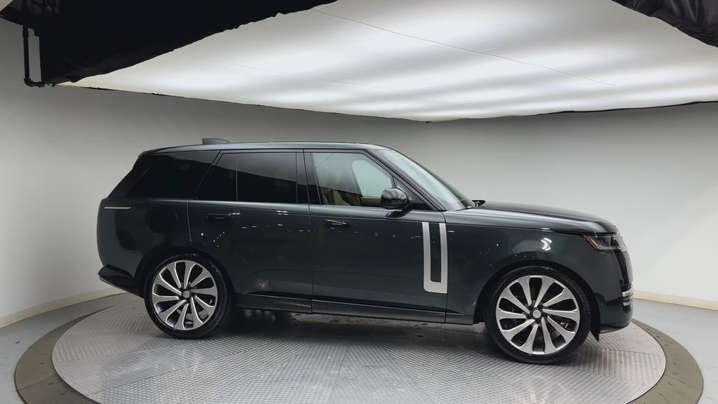 Used 2024 Belgravia Green Metallic Land Rover Autobiography image 9