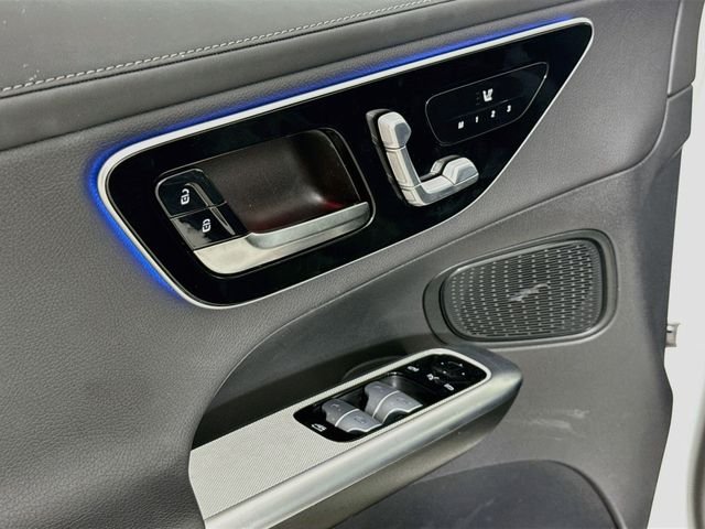 Used 2024  Mercedes-Benz GLC 300 image 17