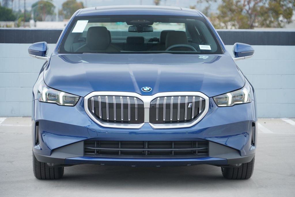 New 2027 Phytonic Blue Metallic BMW eDrive40 image 2