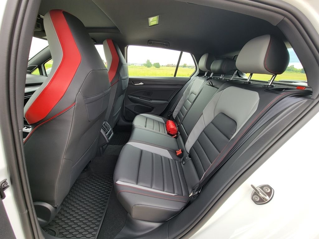 2025 Volkswagen Golf GTI SE - Photo 19