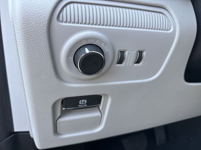 New 2026 White Jeep Limited Reserve image 34