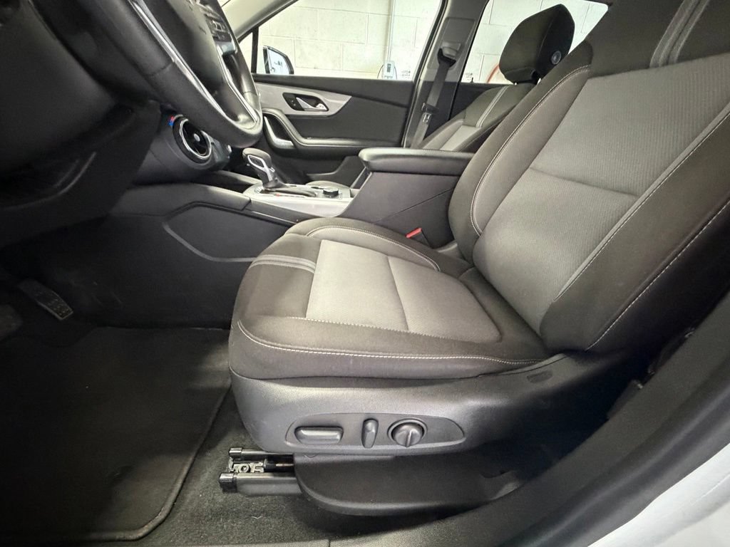Used 2025 Summit White Chevrolet 2LT image 11