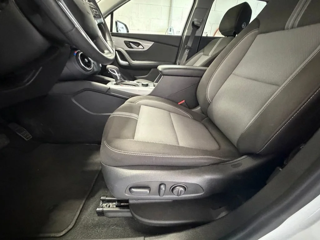 Used 2025 Summit White Chevrolet 2LT image 11
