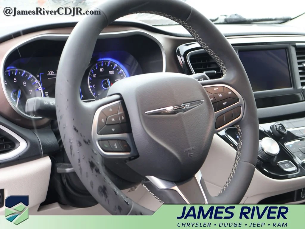 Used 2023 White Chrysler LX image 25