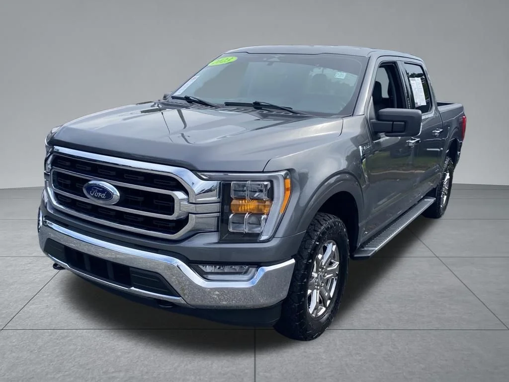 Used 2023 Gray Ford XLT image 2