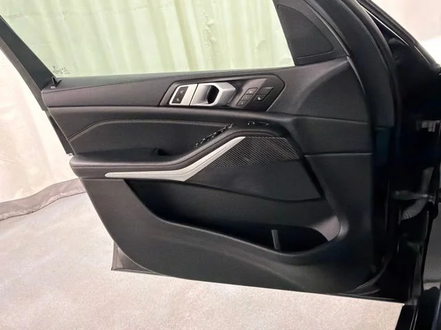 Used 2022 Black BMW M50i image 29