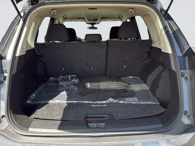 Used 2023 Gray Nissan SV image 11