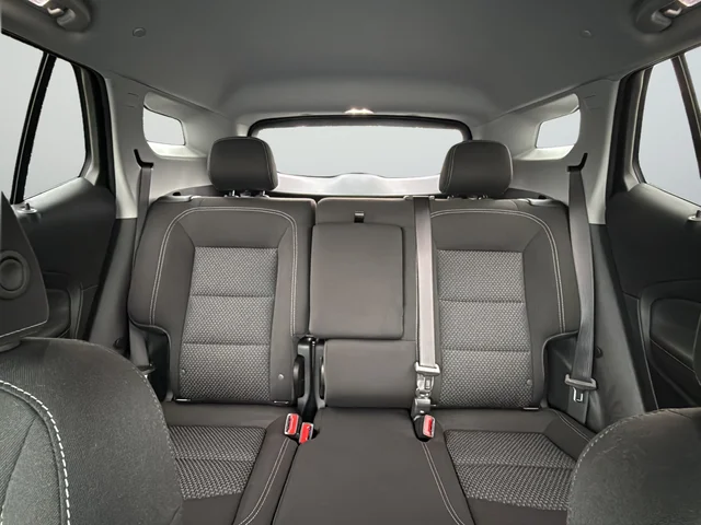 Used 2023 White GMC SLE image 40
