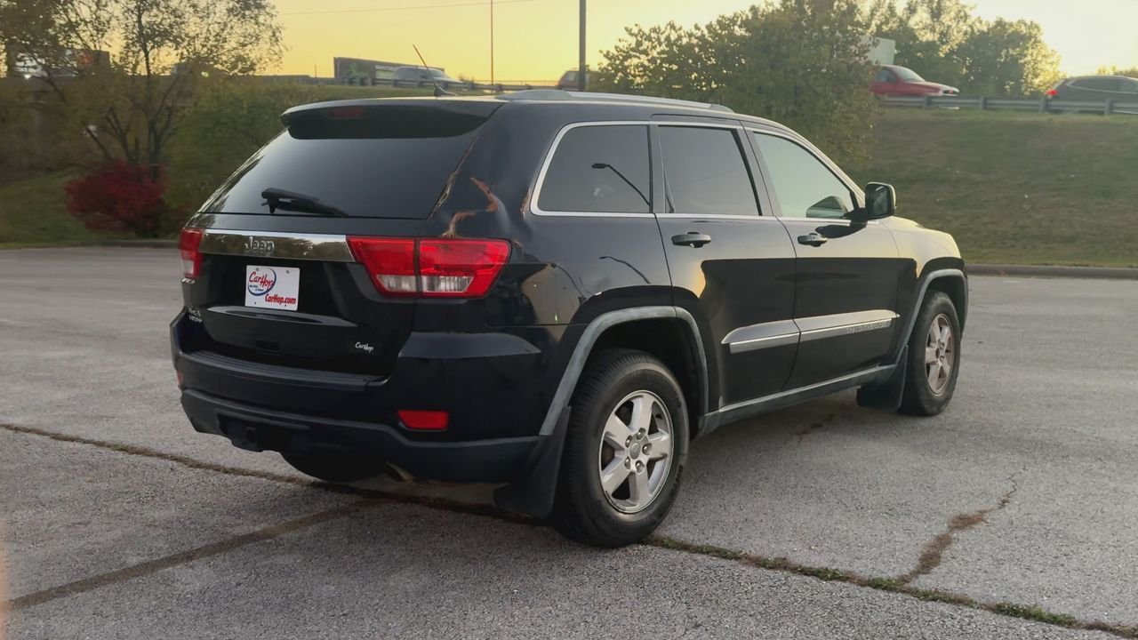 2011 Jeep Grand Cherokee Laredo photo 3