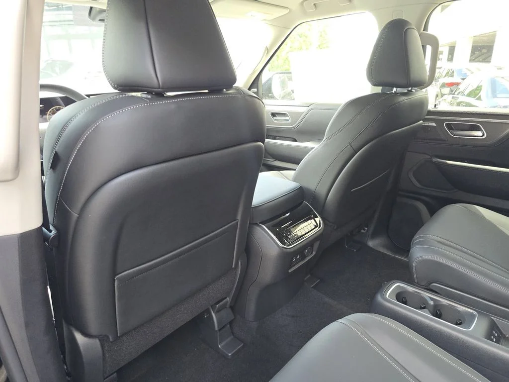 New 2026 RADIANT WHITE INFINITI Luxe 2WD image 10