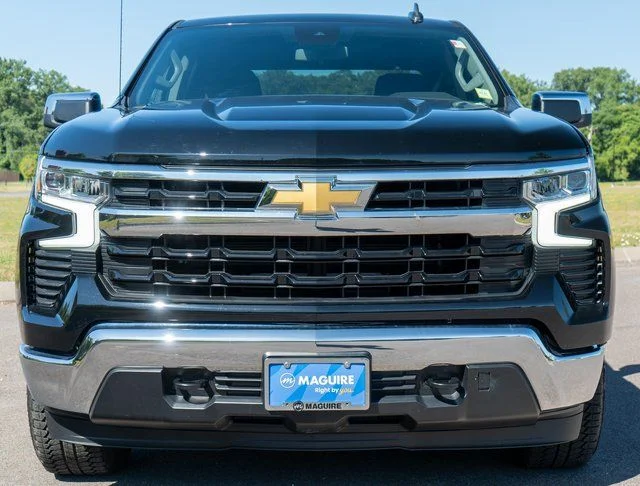 Used 2025 Black Chevrolet LT image 3