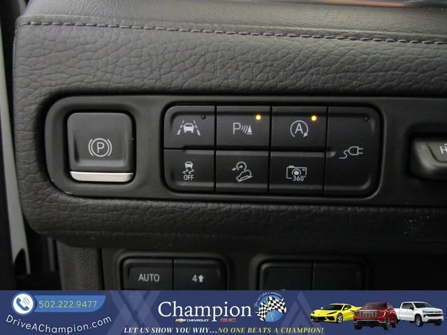 Used 2022 White Frost Tricoat GMC Denali image 31