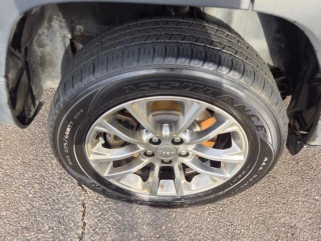 Used 2020 Black Jeep Latitude Plus image 12
