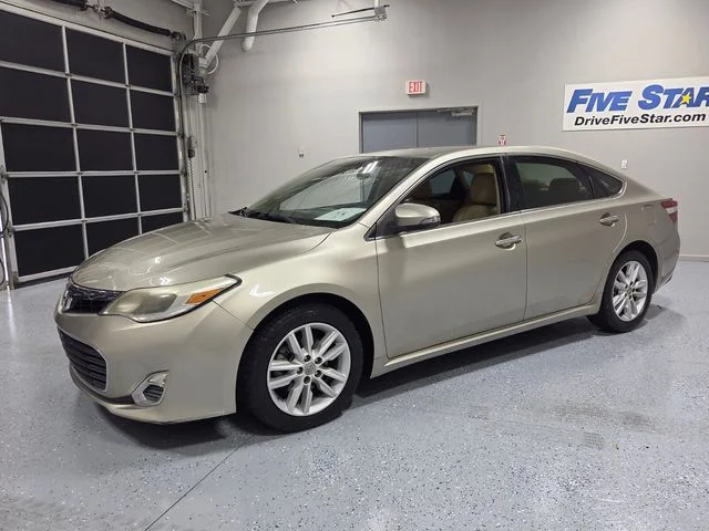 Used 2015  Toyota XLE image 3
