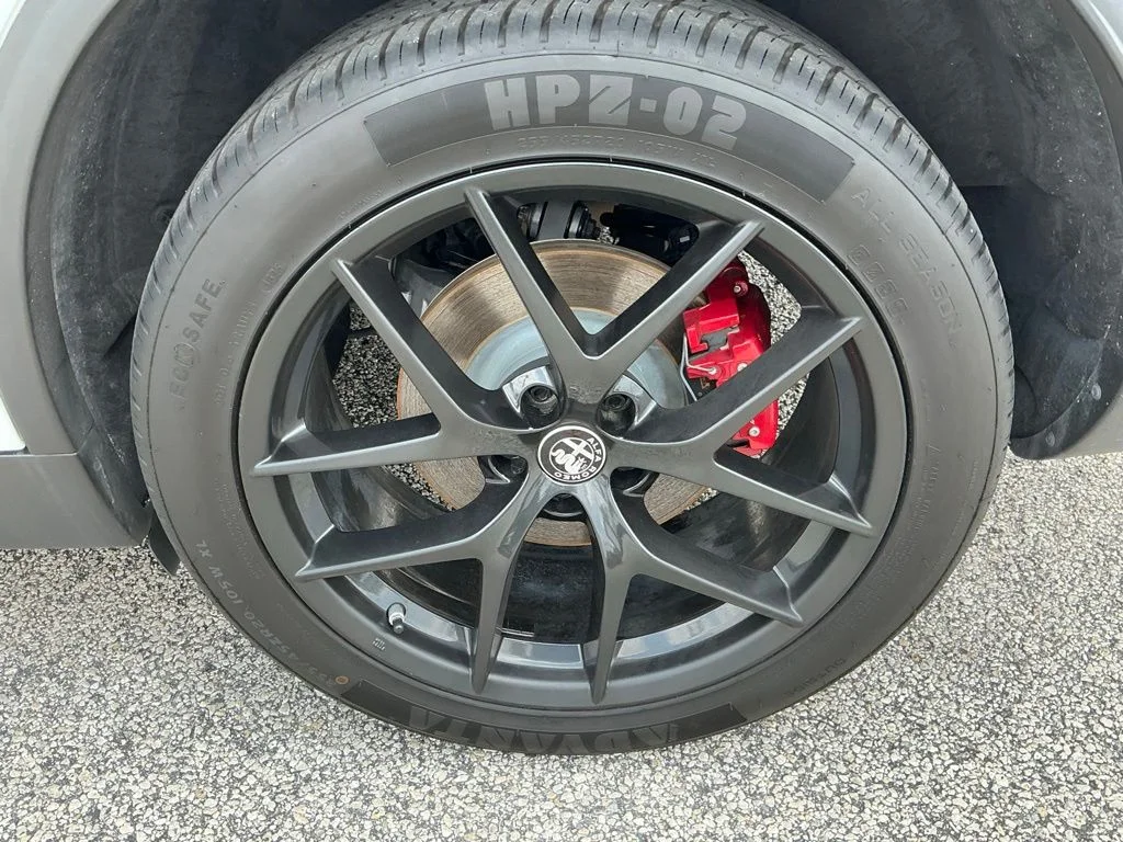 Used 2019 White Alfa Romeo Base image 29