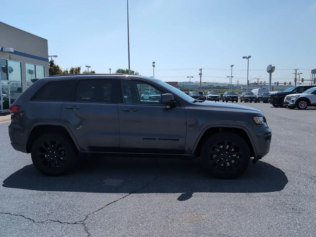 Certified Used 2021 Gray Jeep Laredo X image 4