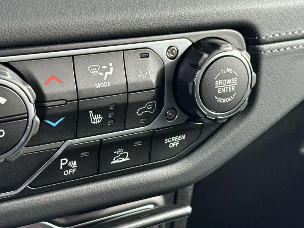 New 2026 White Jeep Mojave image 37