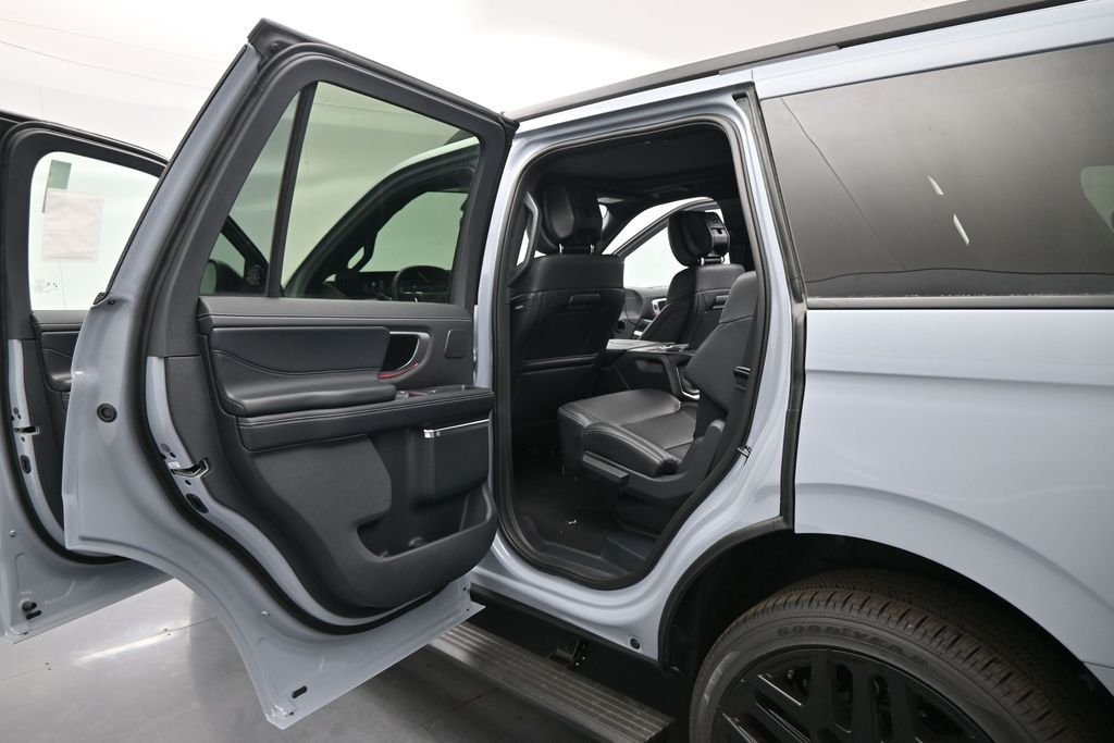 New 2026 Glacier Gray Metallic Tri-Coat Ford Platinum image 19
