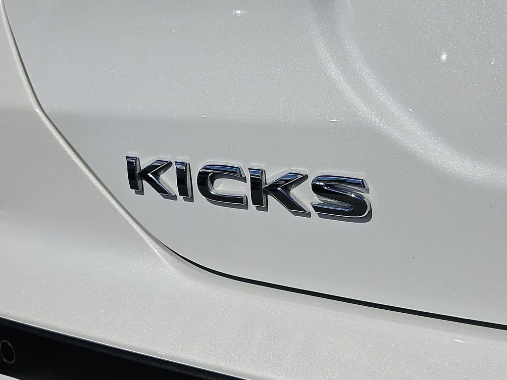 Used 2023 White Nissan SR image 26