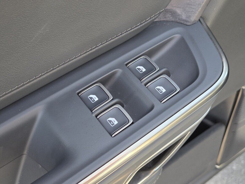 Used 2024  Rivian Adventure image 27