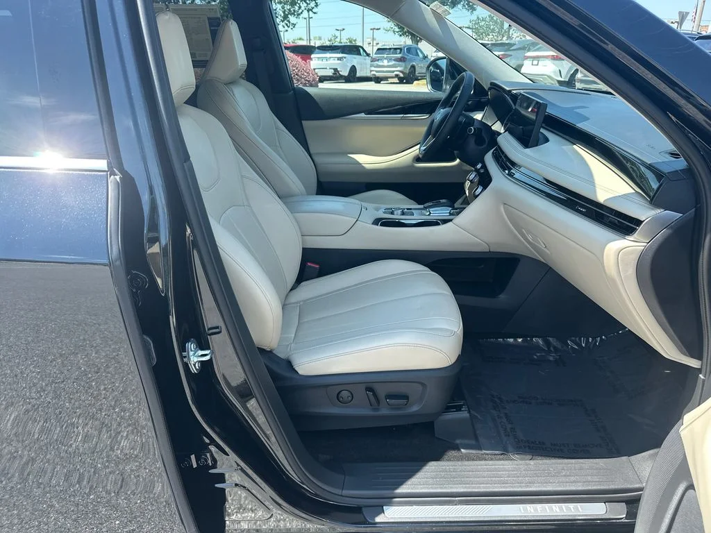 Used 2024 Black INFINITI PURE image 11