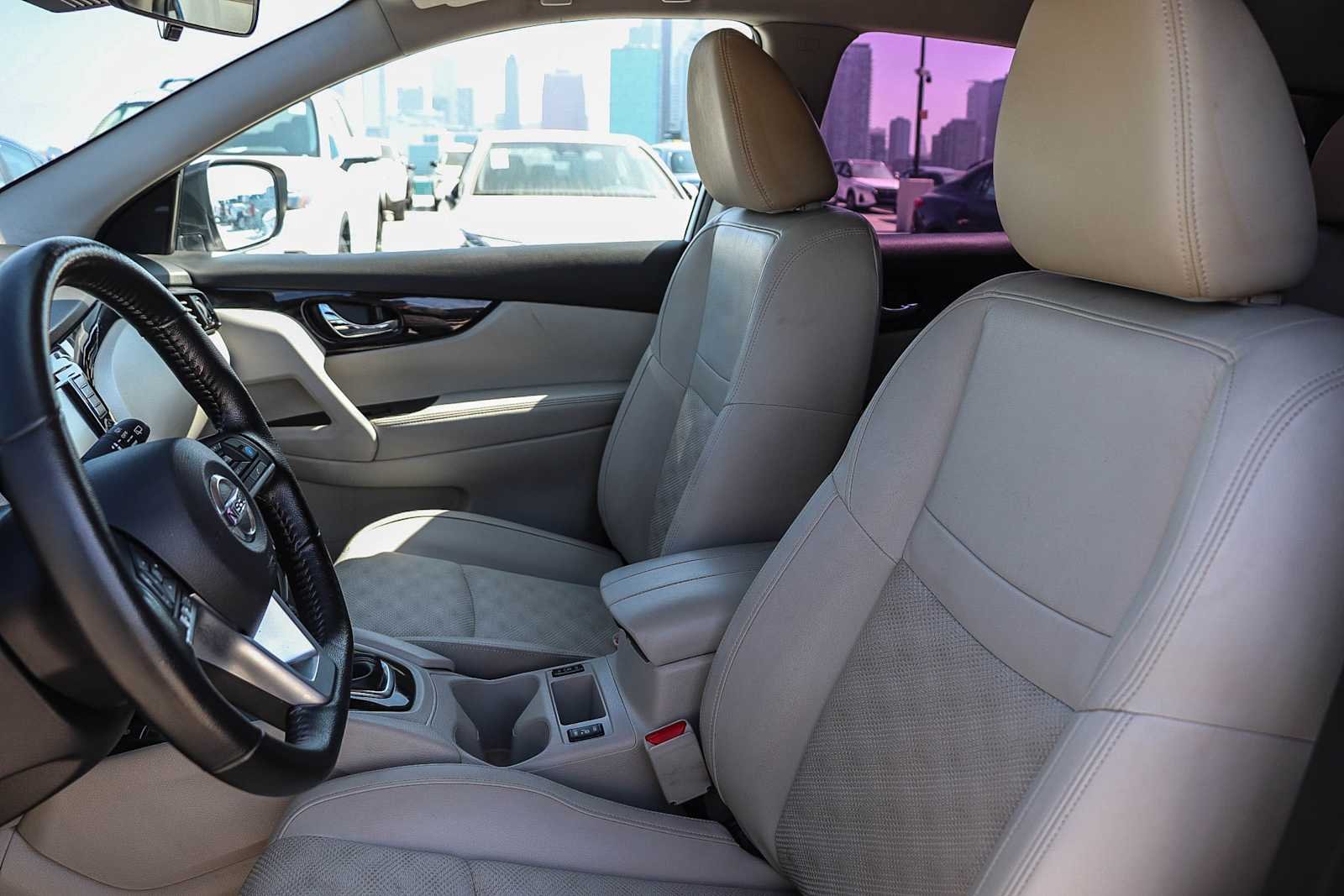 Used 2022 Pearl White Tricoat Nissan SV image 17