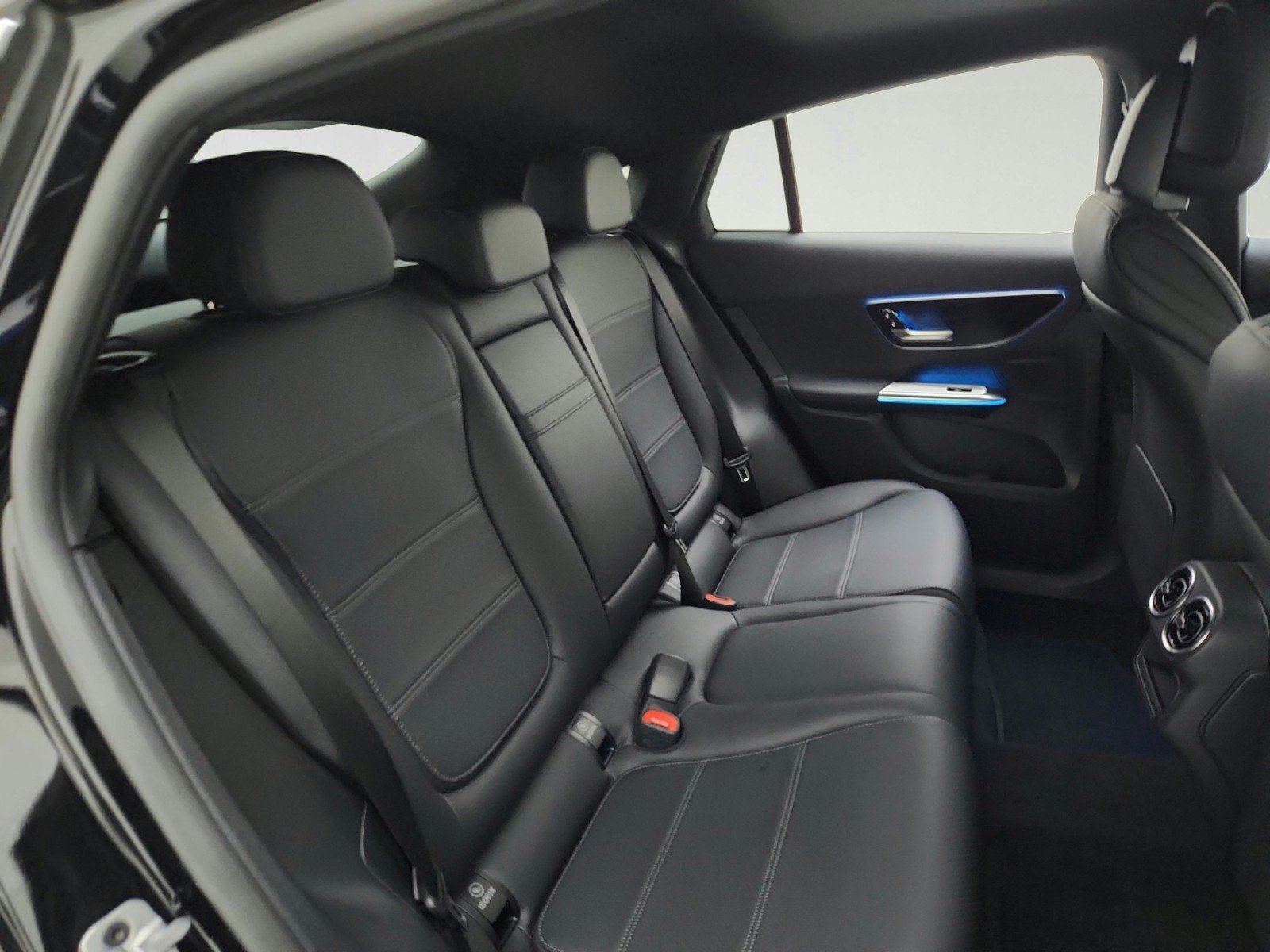 Certified Used 2025 Obsidian Black Metallic Mercedes-Benz GLC 300 image 30