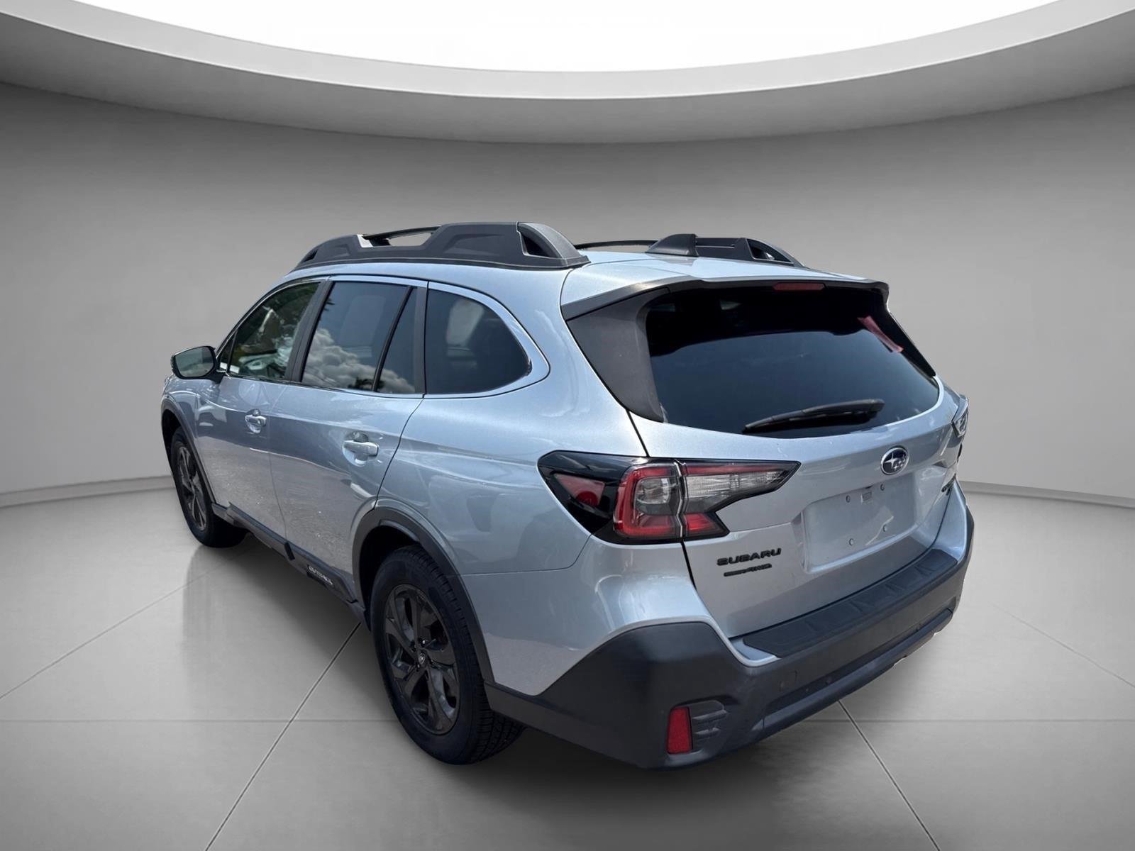 Used 2022 Ice Silver Metallic Subaru Onyx Edition XT image 9