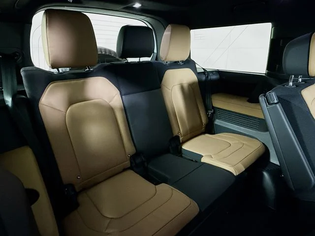 New 2026 Fuji White Land Rover V8 image 29