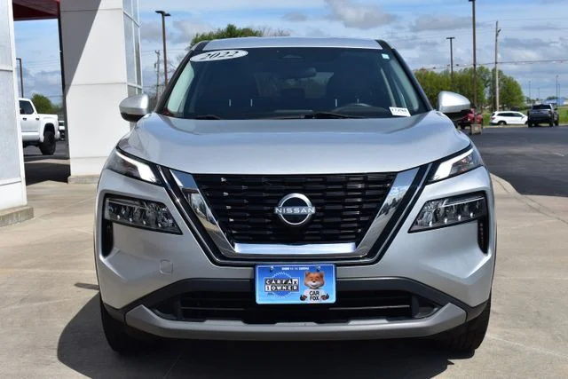 Used 2022 Silver Nissan SV image 3