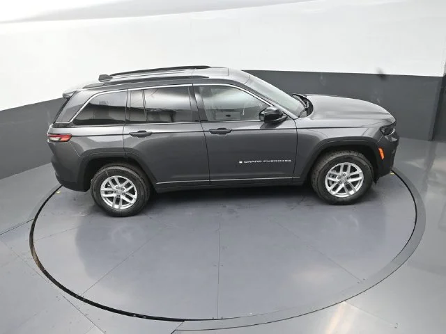 New 2026 Baltic Gray Metallic Clear-Coat Exterior Paint Jeep Laredo X image 17