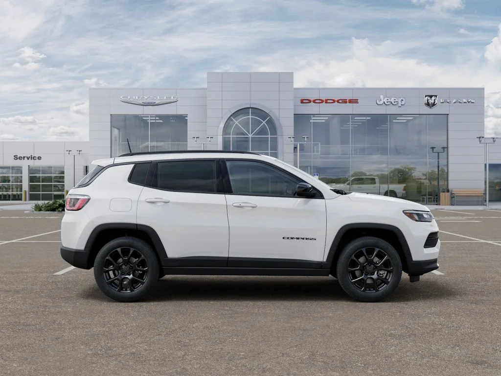 New 2026 Bright White Clearcoat Jeep Latitude image 22