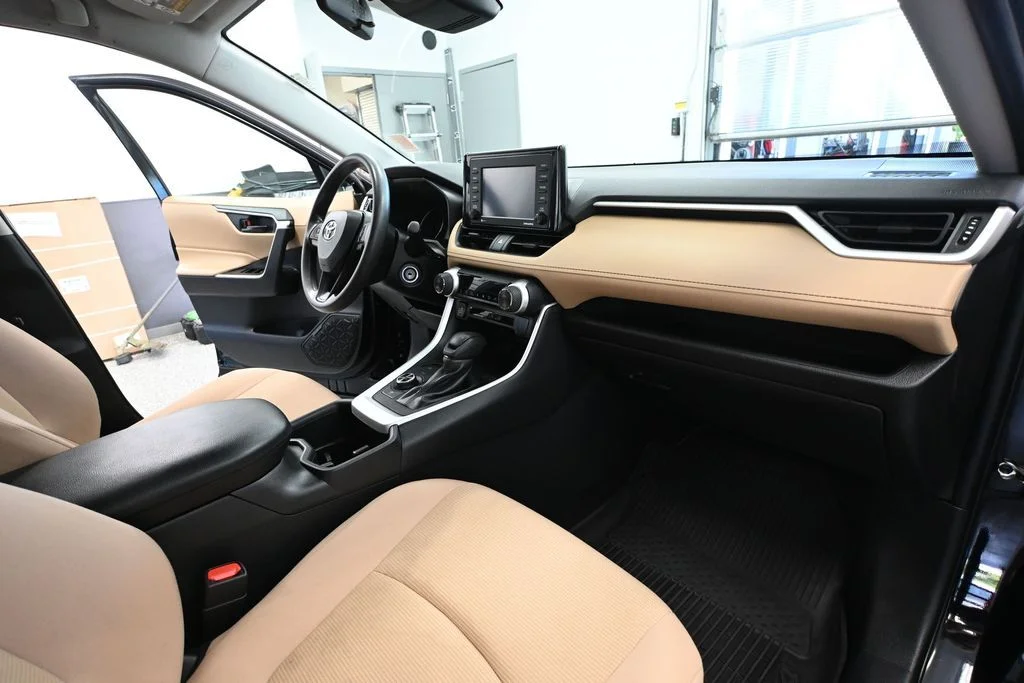 2022 Toyota RAV4 LE - Photo 46