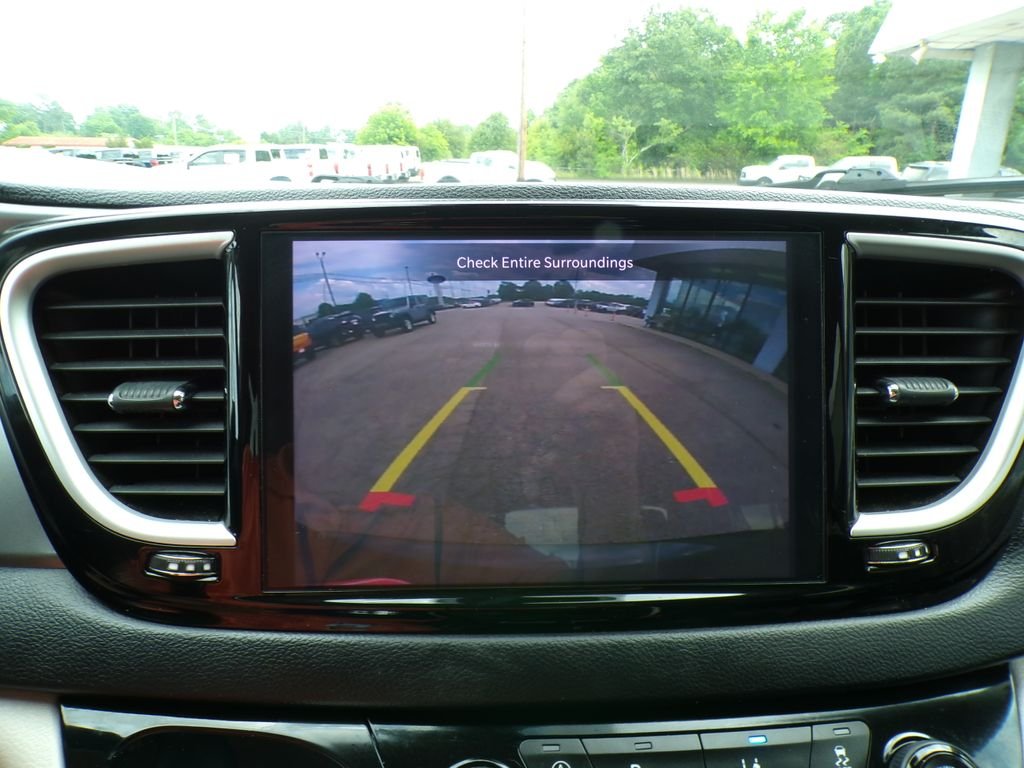 Used 2023 Brilliant Black Crystal Pearlcoat Chrysler Touring L image 20