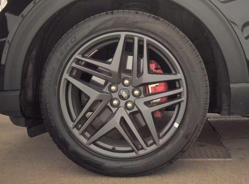 Used 2025 Agate Black Metallic Ford ST-Line image 10
