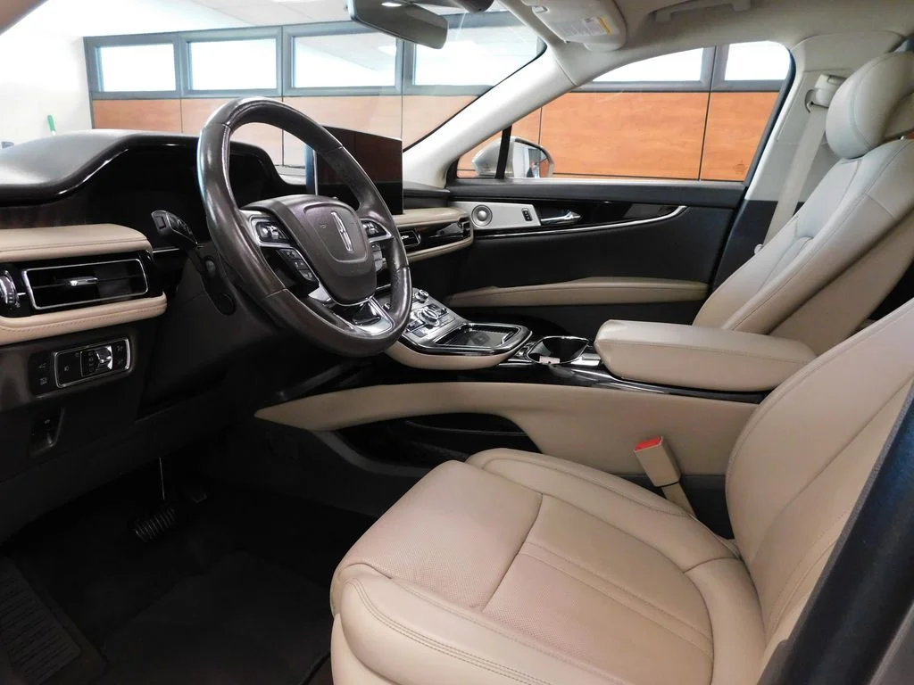 Used 2021 Mocha Lincoln Reserve image 17