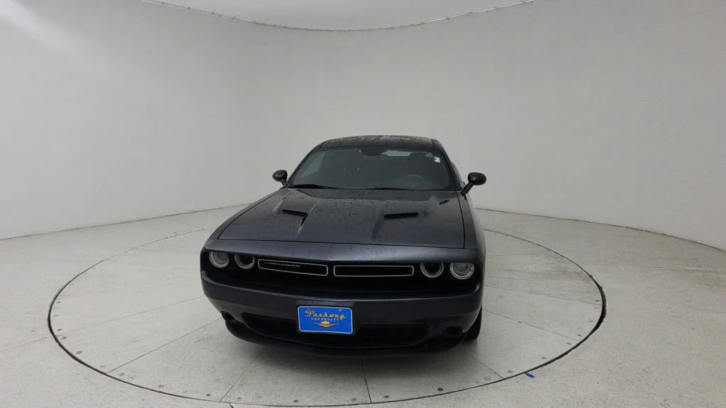 Used 2019 Gray Dodge SXT image 2