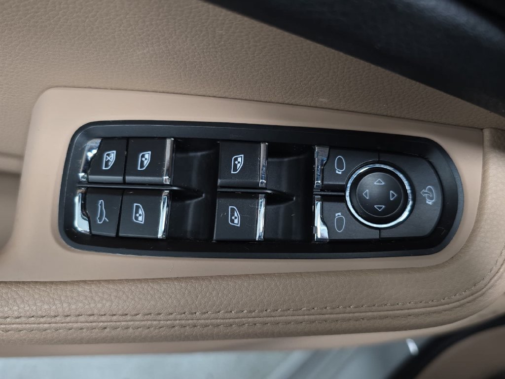 Certified Used 2023  Porsche  image 23