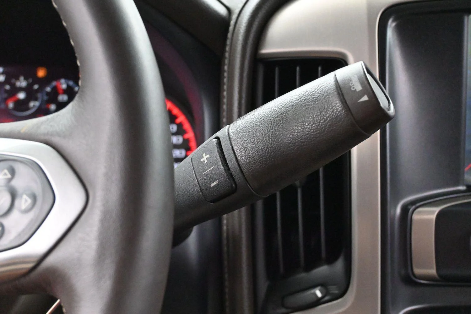 Used 2015 Onyx Black GMC Denali image 24