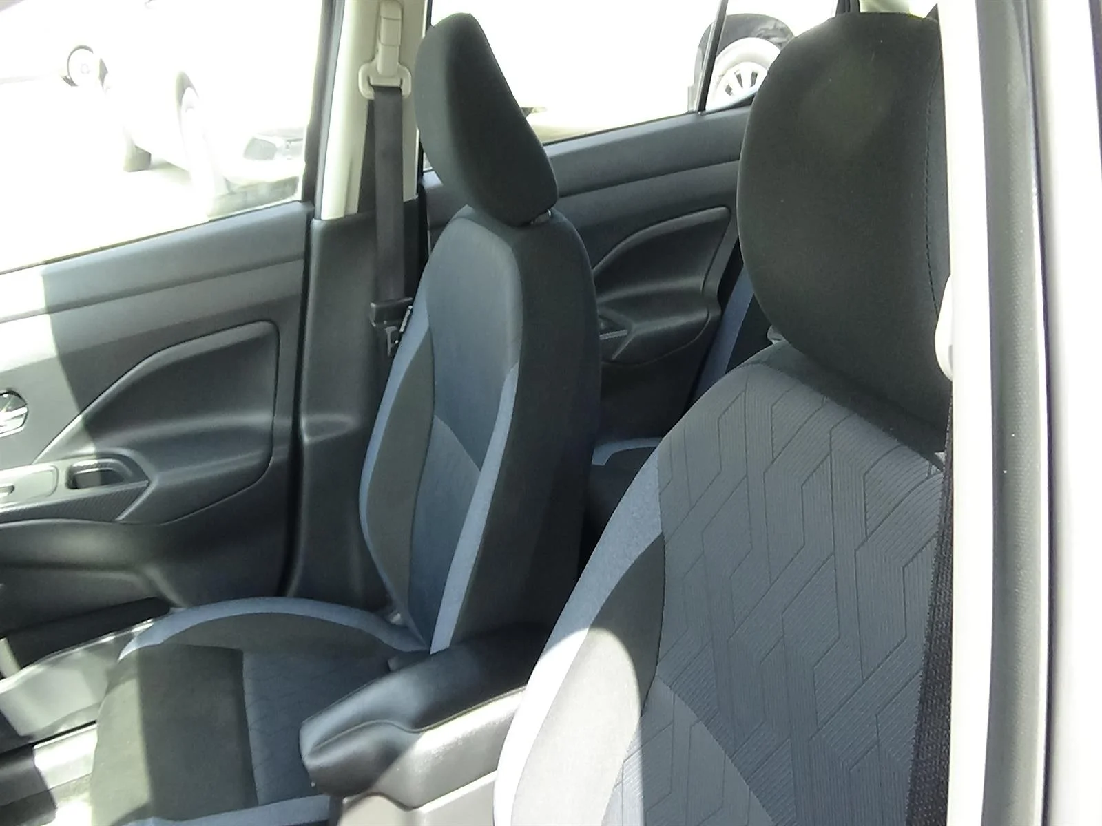 Used 2025 Super Black (kh3) Nissan SV image 16