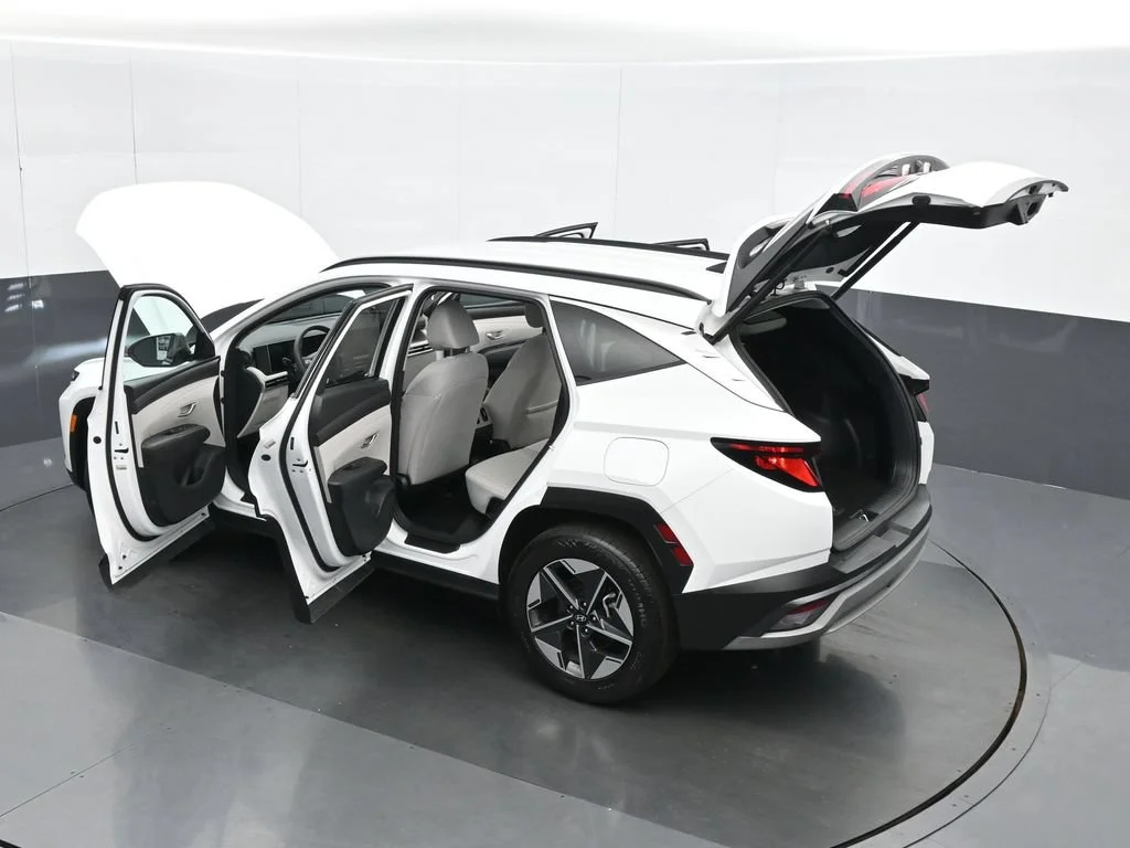 Used 2025 White Hyundai SEL image 41
