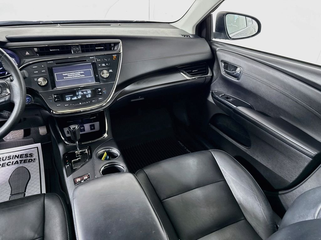 Used 2018 Magnetic Gray Metallic Toyota Hybrid XLE Premium image 23