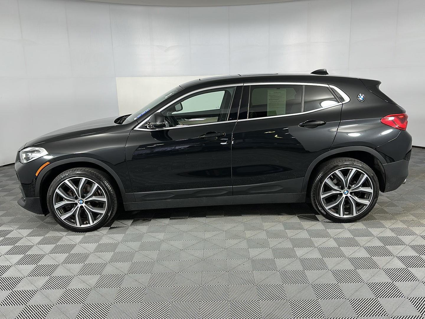 Used 2018 Black Sapphire Metallic BMW xDrive28i image 6