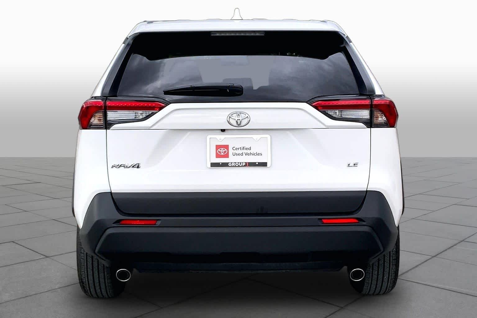 Used 2025 Ice Cap Toyota LE image 5