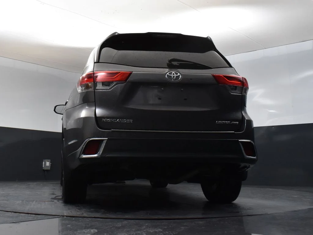 Used 2018 Gray Toyota Limited image 10