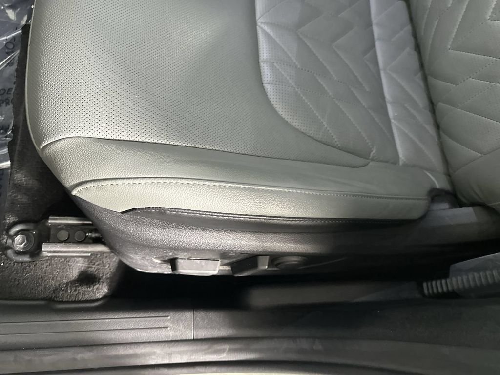 Used 2024 Green Kia X-Pro image 9