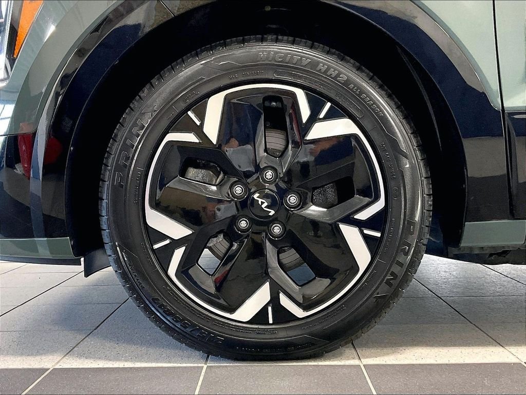 Used 2023 Green Kia Wind image 7